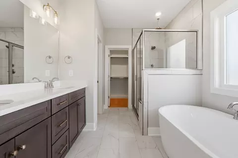 Bath - 5557 Sinclair St, Murfreesboro, TN 37127 photo 1 of 5