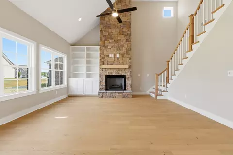 Living - 5557 Sinclair St, Murfreesboro, TN 37127 photo 1 of 3