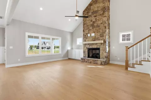 Living - 5561 Sinclair St, Murfreesboro, TN 37127 photo 1 of 4