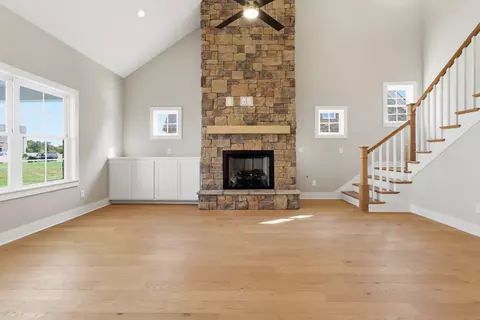 Living - 5561 Sinclair St, Murfreesboro, TN 37127 photo 2 of 4