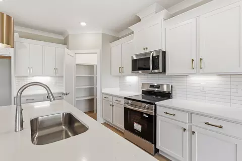 Kitchen - 5561 Sinclair St, Murfreesboro, TN 37127 photo 4 of 4