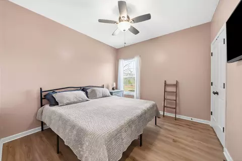 Bedroom - 1663 Southside Rd, Southside, TN 37171 photo 2 of 5