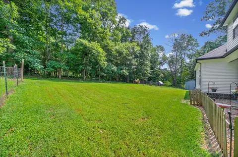 Exterior - 1663 Southside Rd, Southside, TN 37171 photo 4 of 10