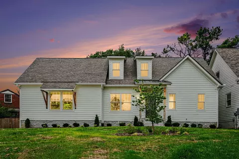 5432 Knob Rd, Nashville, TN 37209