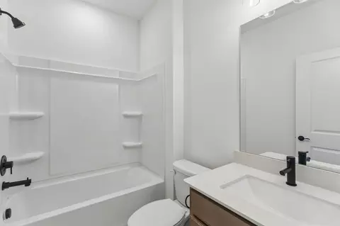 Bath - 457 Stanza Dr, Murfreesboro, TN 37128 photo 5 of 5