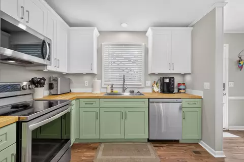 Kitchen - 1311 Trinity Dr, Murfreesboro, TN 37129 photo 3 of 4