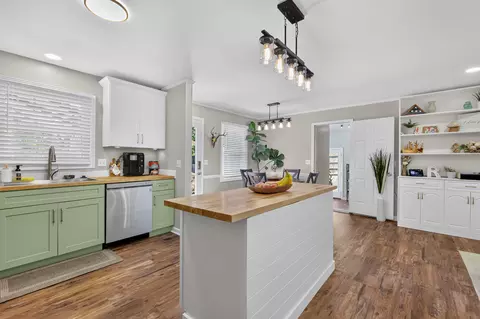 Kitchen - 1311 Trinity Dr, Murfreesboro, TN 37129 photo 2 of 4