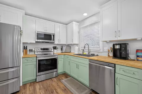 Kitchen - 1311 Trinity Dr, Murfreesboro, TN 37129 photo 4 of 4