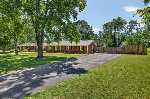 Exterior - 1311 Trinity Dr, Murfreesboro, TN 37129 photo 5 of 7