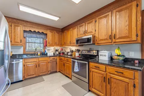 Kitchen - 255 Easley Loop, Savannah, TN 38372 photo 2 of 2
