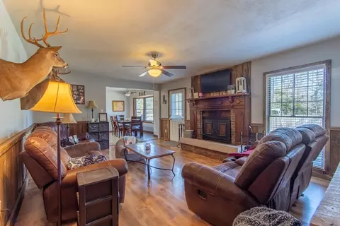 Living - 255 Easley Loop, Savannah, TN 38372 photo 1 of 1