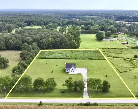 210 Deer Creek Ln, Tullahoma, TN 37388