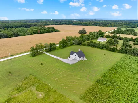 210 Deer Creek Ln, Tullahoma, TN 37388