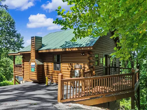 513 Parsons Branch Way, Gatlinburg, TN 37738