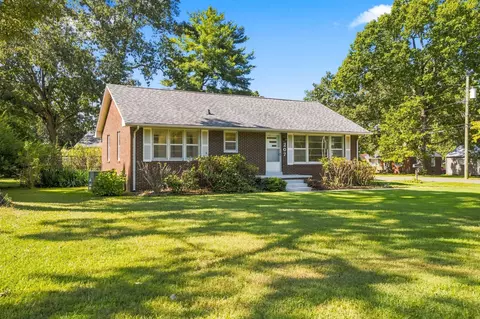 207 Sunset Dr, Tullahoma, TN 37388