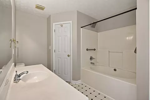 Bath - 1119 Sentry Ct, Murfreesboro, TN 37130 photo 1 of 2