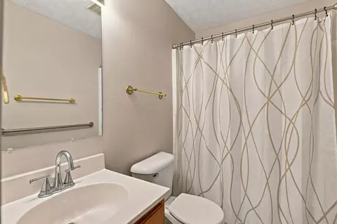 Bath - 1119 Sentry Ct, Murfreesboro, TN 37130 photo 2 of 2
