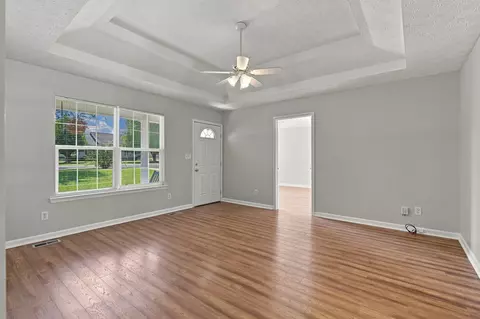 Living - 1119 Sentry Ct, Murfreesboro, TN 37130 photo 4 of 6