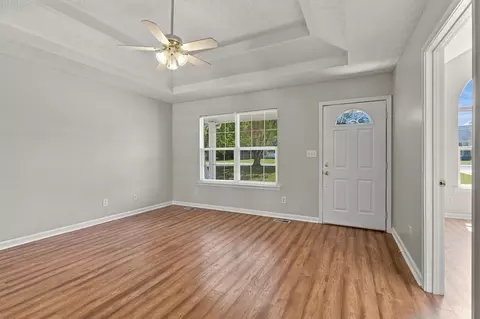 Living - 1119 Sentry Ct, Murfreesboro, TN 37130 photo 2 of 6
