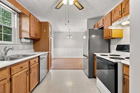 Kitchen - 1119 Sentry Ct, Murfreesboro, TN 37130 photo 2 of 2