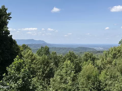 827 Kings Way, Gatlinburg, TN 37738