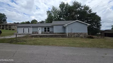 523 Sunset Dr, Madisonville, TN 37354