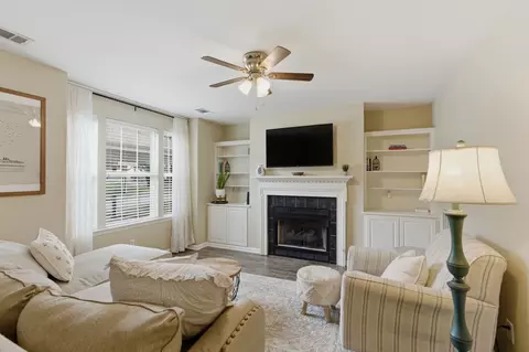 7241 Highway 70 S #214, Nashville, TN 37221