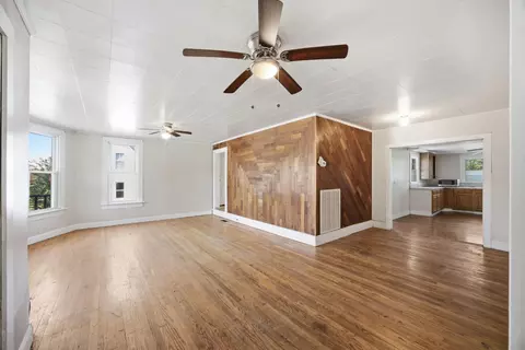 Living - 301 Bennett St, Decherd, TN 37324 photo 4 of 8