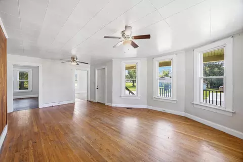 Living - 301 Bennett St, Decherd, TN 37324 photo 1 of 8