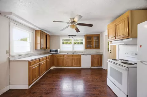 Kitchen - 301 Bennett St, Decherd, TN 37324 photo 1 of 2