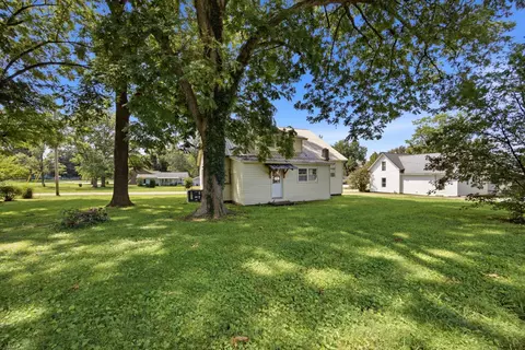 Exterior - 301 Bennett St, Decherd, TN 37324 photo 5 of 8