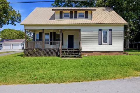 Exterior - 301 Bennett St, Decherd, TN 37324 photo 2 of 8