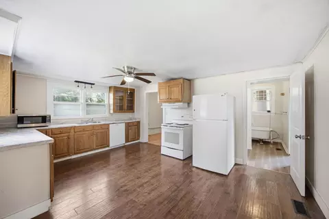 Kitchen - 301 Bennett St, Decherd, TN 37324 photo 2 of 2