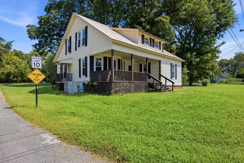 Exterior - 301 Bennett St, Decherd, TN 37324 photo 3 of 8