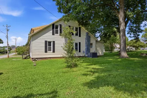 Exterior - 301 Bennett St, Decherd, TN 37324 photo 6 of 8