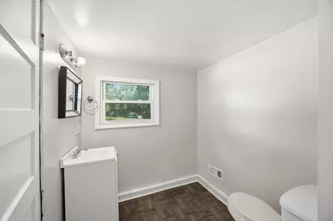 Bath - 301 Bennett St, Decherd, TN 37324 photo 3 of 3