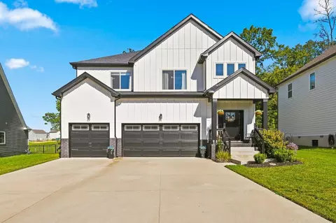 1738 Oak Forest Dr, Clarksville, TN 37043