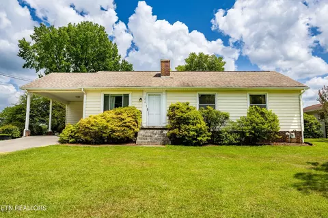1218 Redwood Ave, Maryville, TN 37803