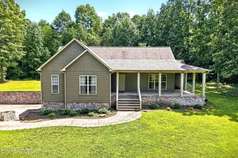 813 Mayland Rd, Crossville, TN 38571