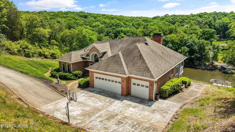 1001 Blackberry Ridge Rd, Lenoir City, TN 37772