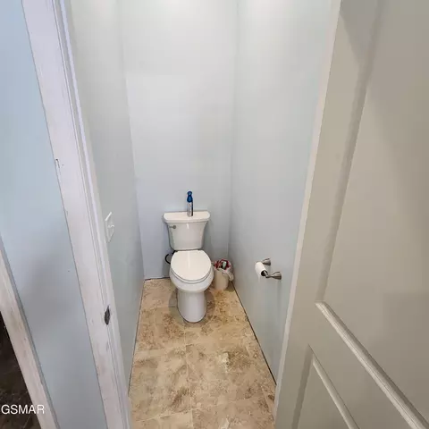 Bath - 799 Penelope Ln, Sevierville, TN 37876 photo 6 of 8