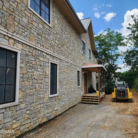 Exterior - 799 Penelope Ln, Sevierville, TN 37876 photo 3 of 16