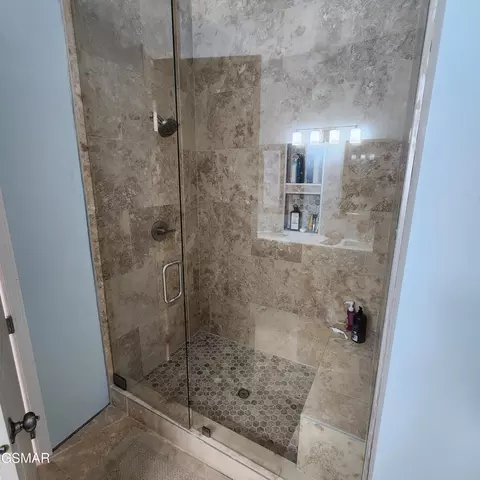 Bath - 799 Penelope Ln, Sevierville, TN 37876 photo 7 of 8