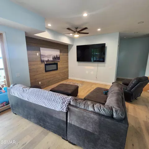 Living - 799 Penelope Ln, Sevierville, TN 37876 photo 1 of 1