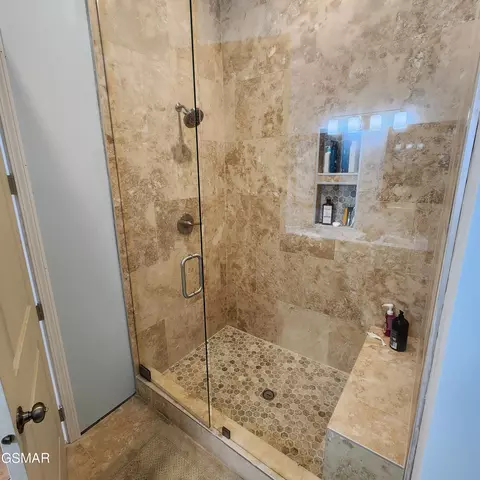 Bath - 799 Penelope Ln, Sevierville, TN 37876 photo 5 of 8
