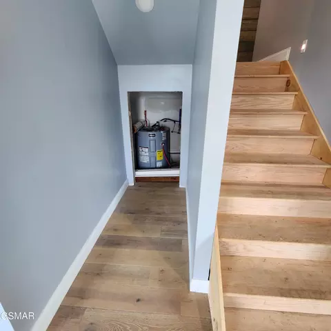 Entry Way - 799 Penelope Ln, Sevierville, TN 37876 photo 4 of 6