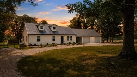 1710 Wartrace Pike, Shelbyville, TN 37160