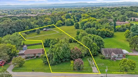1229 W Hunt Rd, Maryville, TN 37801