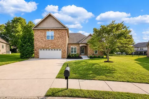 126 Parkland Cir, Clarksville, TN 37043