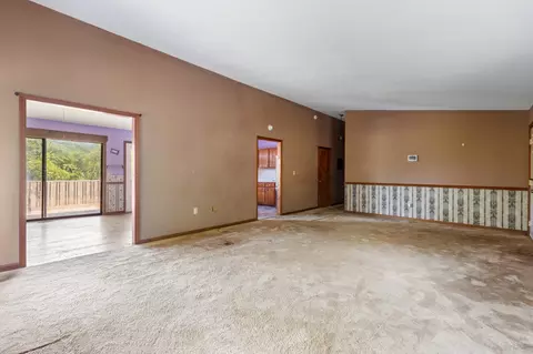 Living - 605 Clearview Dr, Ringgold, GA 30736 photo 3 of 4